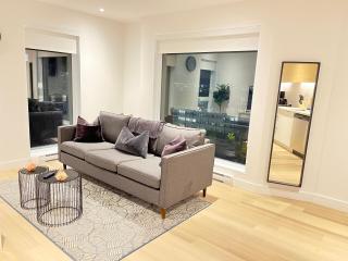 Modern 1BR Condo w Balcony Free Parking & Gym Near Metro & Downtown - Montréal - 0