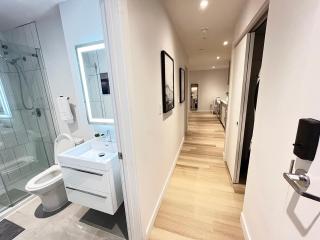 Modern 1BR Condo w Balcony Free Parking & Gym Near Metro & Downtown - Montréal - 4