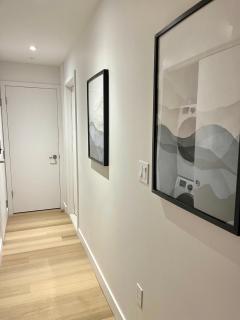 Modern 1BR Condo w Balcony Free Parking & Gym Near Metro & Downtown - Montréal - 9