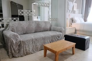 Luxury 1BR Apartment at Dago Suites By Travelio - Bandung - 3