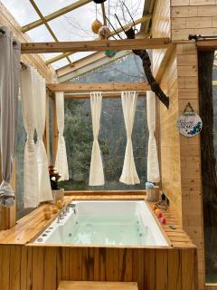 SkyHeaven Jacuzzi Treehouse - 4