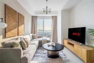 Magnificiant 1BR Apartment in Court Tower with Canal View - 0