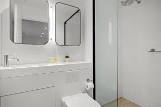 Stunning 2BR Apartment in Melb CBD with Pool and Gym - Melbourne - 8