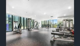 Stunning 2BR Apartment in Melb CBD with Pool and Gym - Melbourne - 2