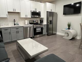 Charming 3BR 2BA with Private Patio - Philadelphia - 2