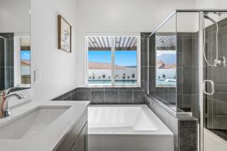 Spacious Backyard, Pool & Hot Tub, Gameroom by MariamsBnb - 2