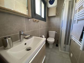 Studio rénové au cœur du Lavandou avec terrasse et climatisation - FR-1-816-10 - Le Lavandou - 2