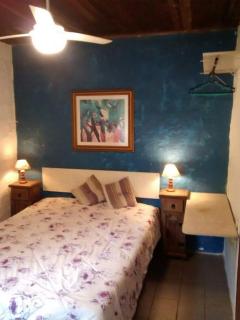 Casa de 01 quarto-Até 4 pessoas-Cambury-120m da praia-central-internet-Estacionamento-C04 - São Sebastião - 0