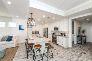 Changes in Latitude 403 - Bradenton - 2