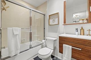 Elegant Hollywood Retreat - Spacious 2BR 2BA Condo with Resort-Style Amenities - Los Angeles - 1