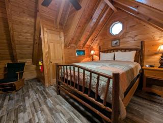 ER206 - Mountain Rendezvous Great location - Close to town! cabin - 2