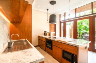 Elegant 6BR Villa, Canggu, 400m to Finns Beach - 4