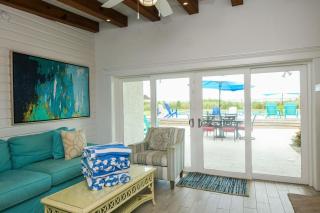 Beachfront Bungalow - Holmes Beach - 2