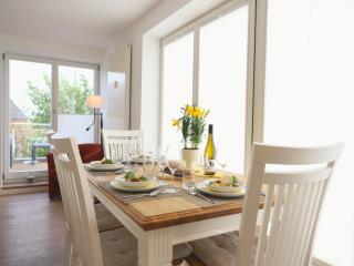 Ferienhaus mit neuen und sehr hochwertigen Appartements in zentraler Lage in Westerland - Westerland - 2