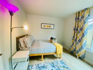 Cheerful 4 bed, 2 bath with pool near Disneyland - 9