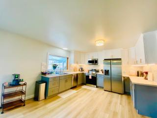 Cheerful 4 bed, 2 bath with pool near Disneyland - Placentia - 2