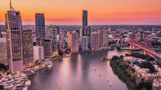 Riverfront 2 Bedroom Apt in Brisbane City with Parking - 5