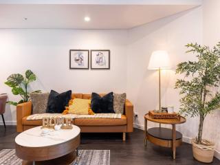 Riverfront 2 Bedroom Apt in Brisbane City with Parking - 1