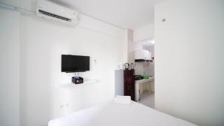Compact and Tidy Studio at Puncak Dharmahusada Apartment By Travelio - Plosobegem - 6