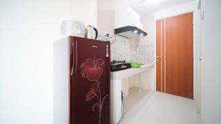 Compact and Tidy Studio at Puncak Dharmahusada Apartment By Travelio - Plosobegem - 4