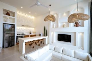 Villa Ratu Canggu - Luxury Villa, Walk to Beaches - Canggu - 2