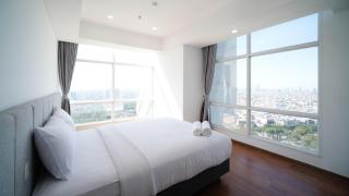 Exclusive and Spacey 3BR at Grand Sungkono Lagoon Apartment By Travelio - Surabaya - 8