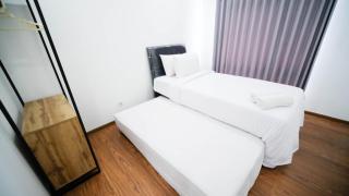 Exclusive and Spacey 3BR at Grand Sungkono Lagoon Apartment By Travelio - Surabaya - 7