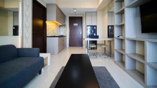 Modern and Cozy 1BR at Grand Sungkono Lagoon Apartment By Travelio - Surabaya - 5