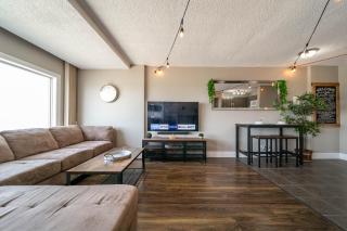 Rustic & Rogers Place, Free Parking! - Edmonton - 1