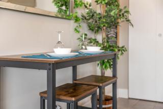 Rustic & Rogers Place, Free Parking! - Edmonton - 7