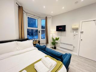 Battersea Studios by Sleepy - 2