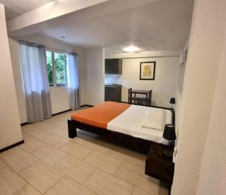 Day & Night Accommodations - Daanbantayan - 2