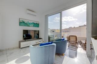 Charming 1BR Penthouse in Gzira - 8