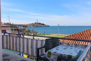 Malerisches Apartment nur 400 Meter zum Strand mit Meerblick - nur 10 Minuten zum Zentrum von Rovinj - Rovinj - 0