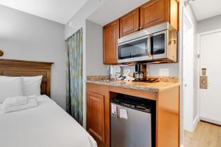 Oceanfront Strand Studio - Myrtle Beach - 8