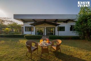 Serene Garden by VEO - Part of StayVista with Pool and Lawn area - Lonavala - 7