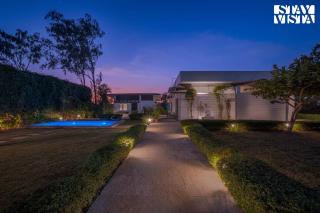 Serene Garden by VEO - Part of StayVista with Pool and Lawn area - Lonavala - 8