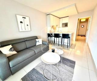 LONDON CANNES, vue mer - 9