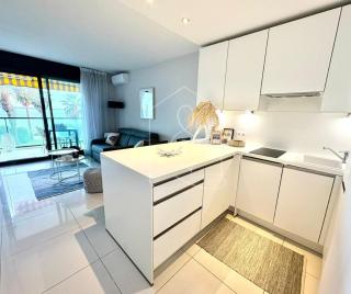 LONDON CANNES, vue mer - 4