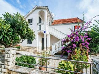 Apartment with balcony - Petrcane - 0