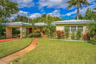 Beautiful Comfy Home With Private Hot Tub Close To Beach home - Fort Lauderdale - 0