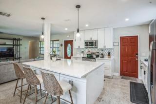 Beautiful Comfy Home With Private Hot Tub Close To Beach home - Fort Lauderdale - 2