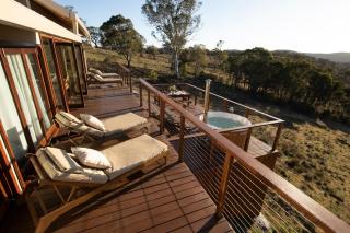 Sunvale Stunning Luxury Lodge with Woodfire Heated Spa and Large Deck - Capertee - 1
