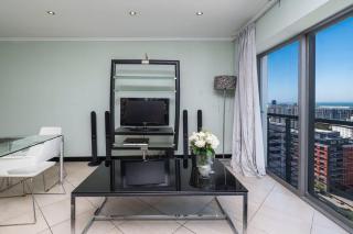 Elegant 2-Bedroom In The Heart Of The CBD - 3