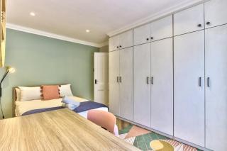 Renovated, art deco couples retreat with views! - Cidade Do Cabo - 2