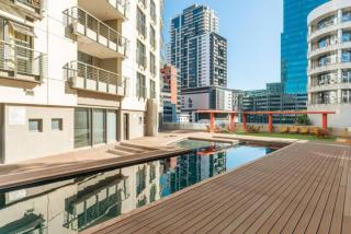 Spacious Apartment in CBD Pool & Parking perfect for the corporate traveller - 7