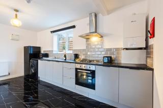 Stylish Apartment - On Street Parking - Smart TV & Netflix 3MH - 3