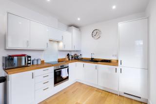 Eastons 2 Bedroom Apartment with Sofa Bed - 2