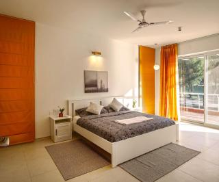 Golf View Home by StayJade, 4BHK, Projector - 8