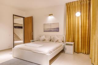 Golf View Home by StayJade Lawn Luxury 4BHK - 2